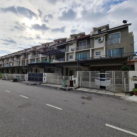 3Storey House 13Pax Family Suite Bayan Lepas Exterior photo