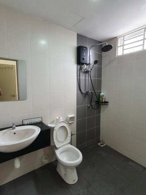 3Storey House 13Pax Family Suite Bayan Lepas Exterior photo
